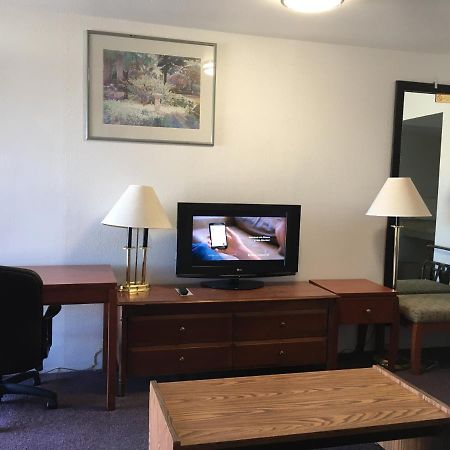 Maple Inn And Suites Los Banos Buitenkant foto