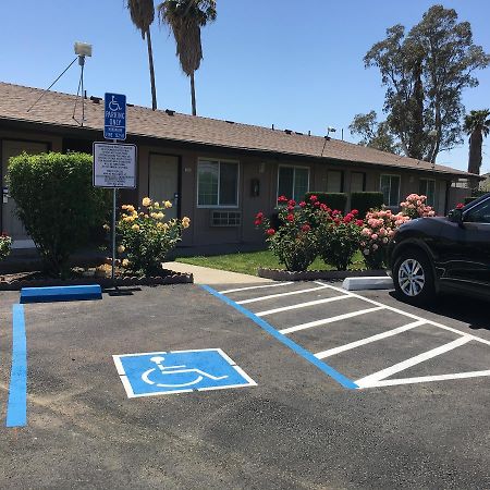 Maple Inn And Suites Los Banos Buitenkant foto