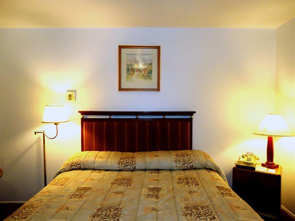 Maple Inn And Suites Los Banos Buitenkant foto