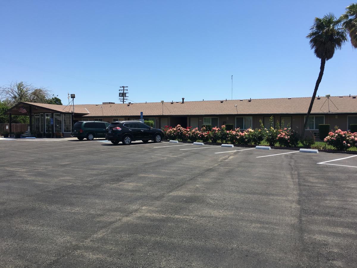 Maple Inn And Suites Los Banos Buitenkant foto