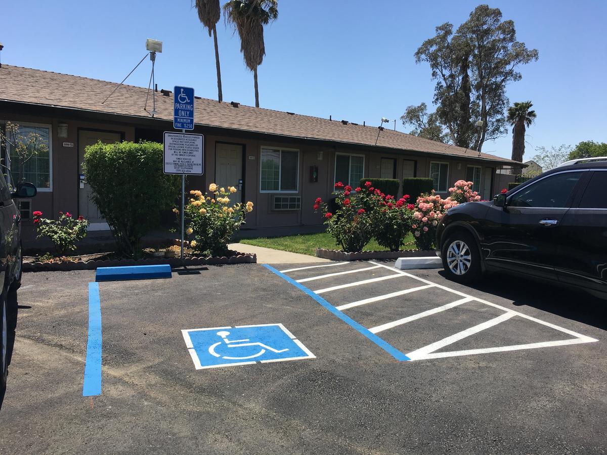 Maple Inn And Suites Los Banos Buitenkant foto