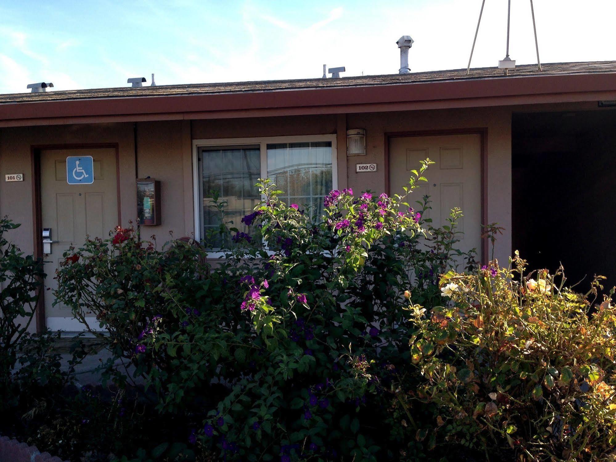 Maple Inn And Suites Los Banos Buitenkant foto