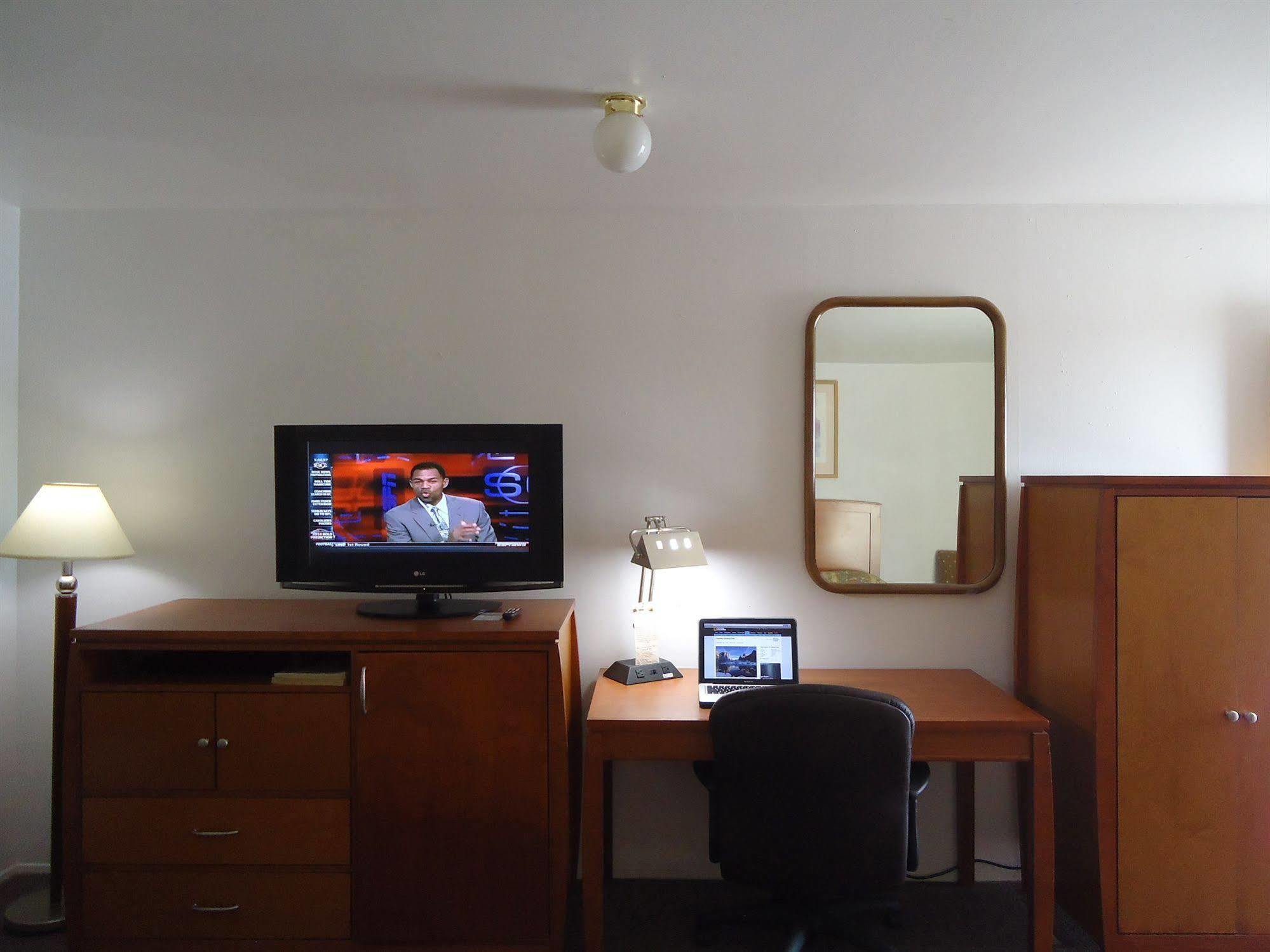 Maple Inn And Suites Los Banos Buitenkant foto