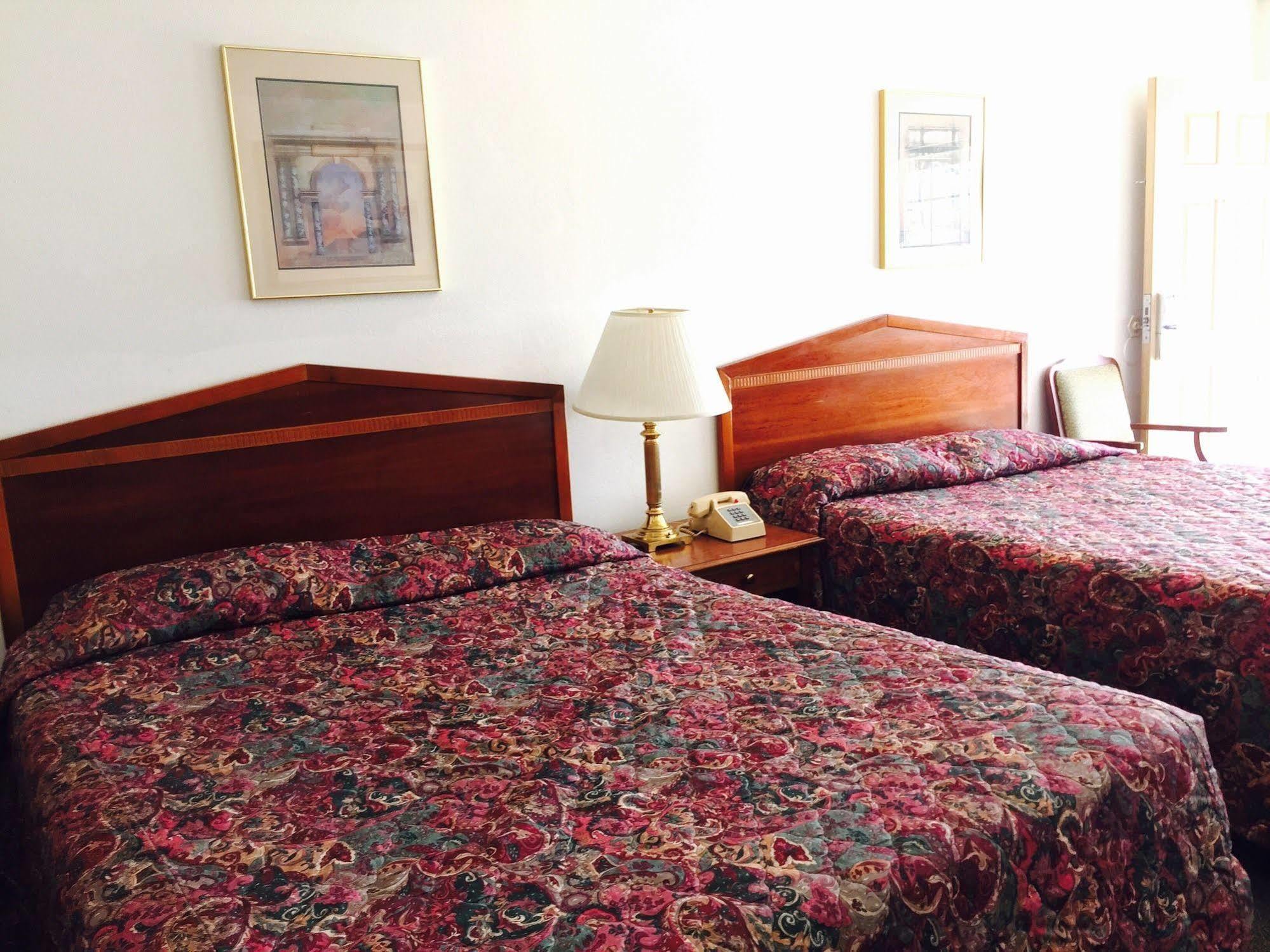 Maple Inn And Suites Los Banos Buitenkant foto